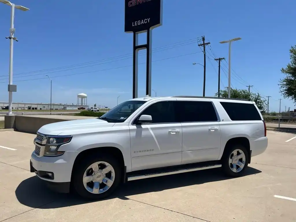 2018 Chevrolet Suburban 4WD 1500 LT's photo