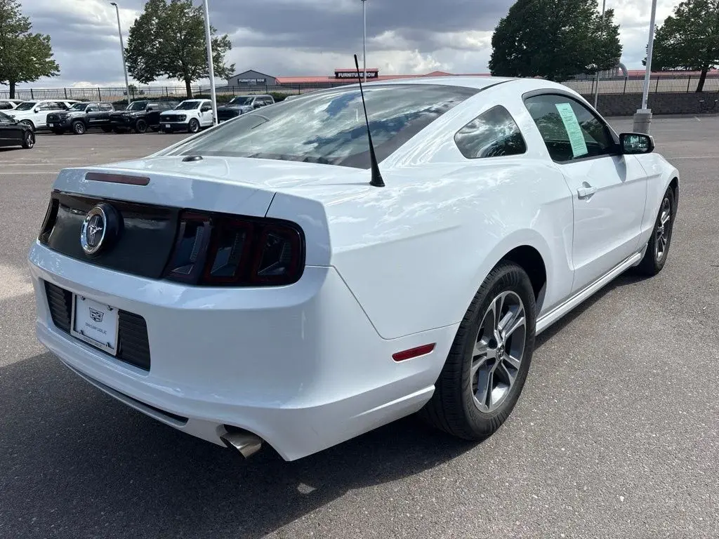 2014 Ford Mustang V6 Premium photo 5