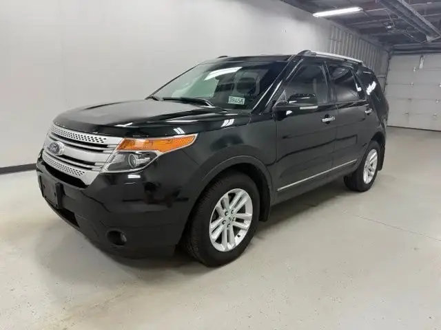 2015 Ford Explorer XLT 4x4 photo 1