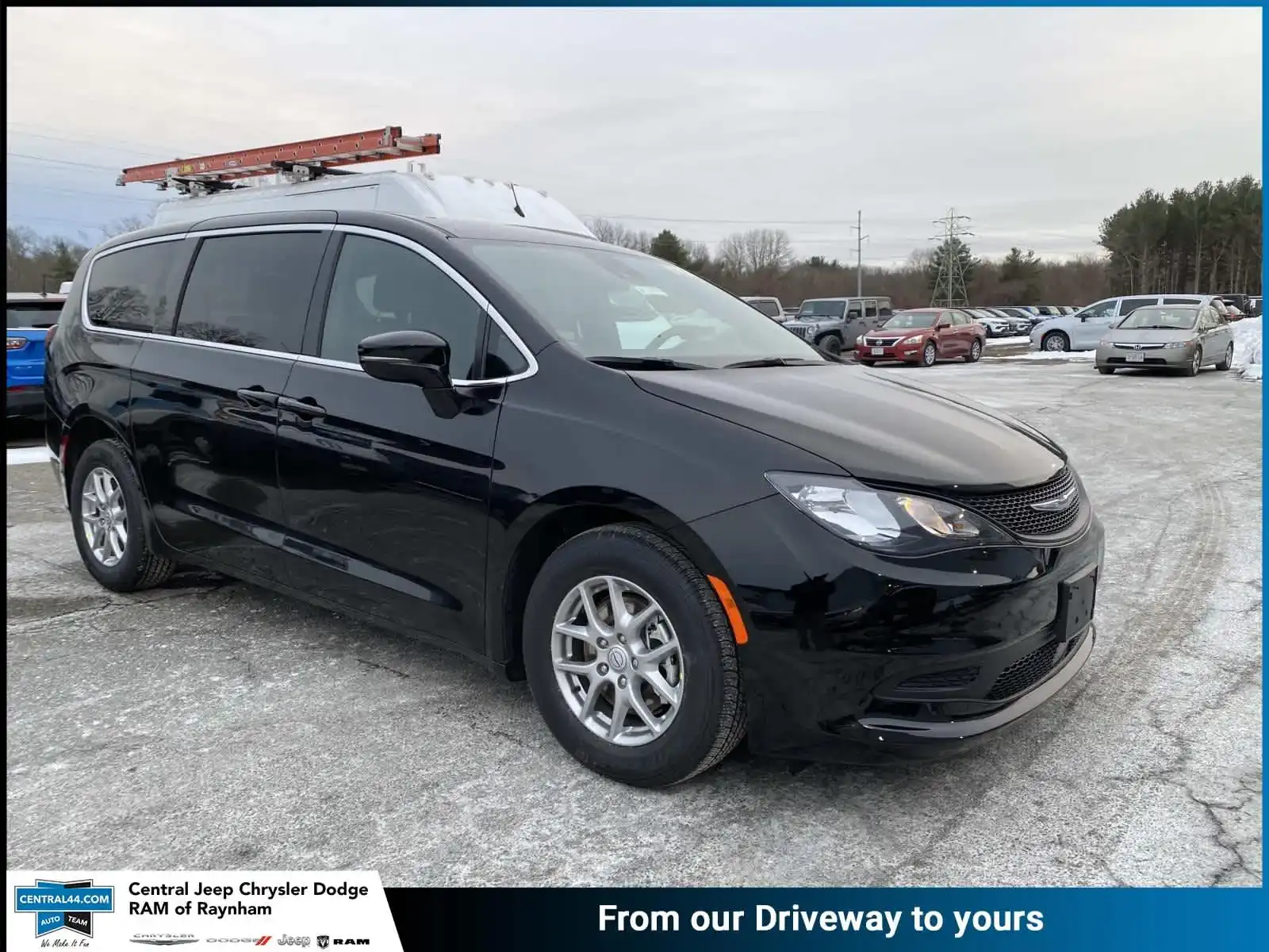 2026 Chrysler Voyager LX's photo