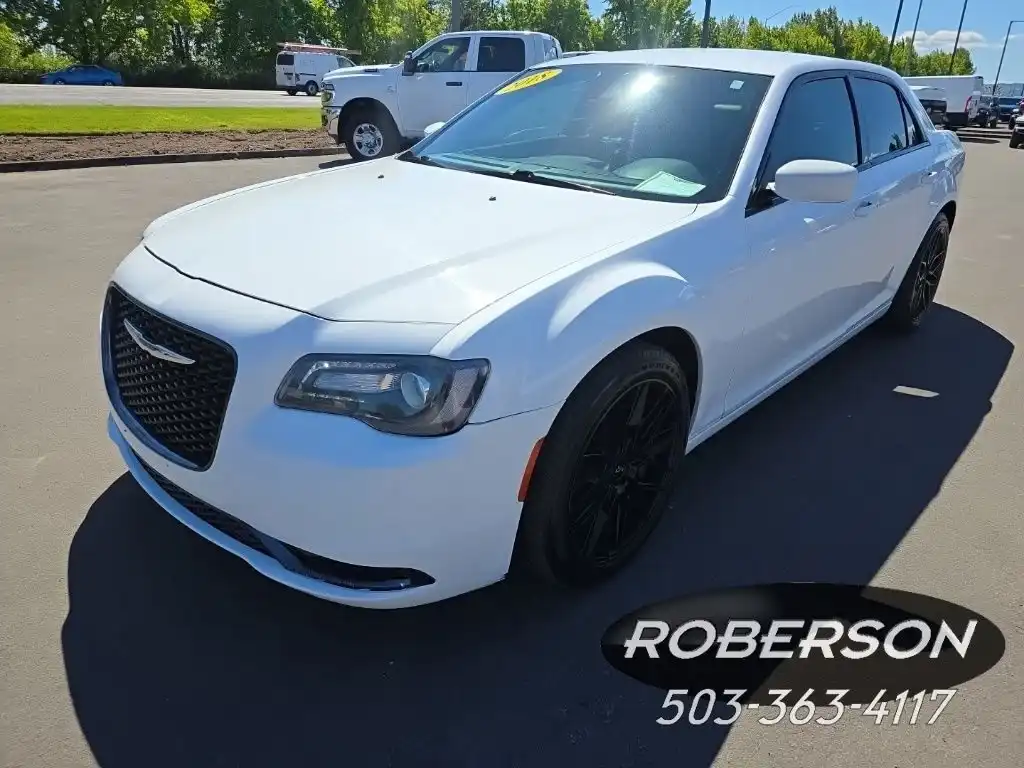 2018 Chrysler 300 S's photo