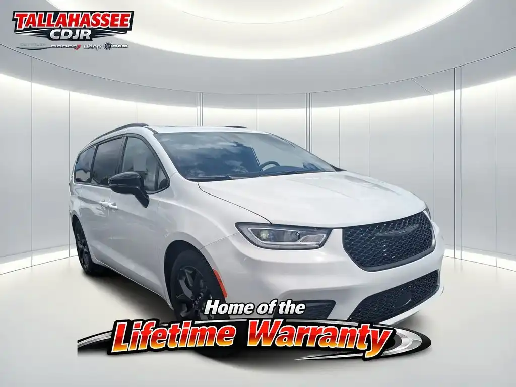 2026 Chrysler Pacifica Limited's photo