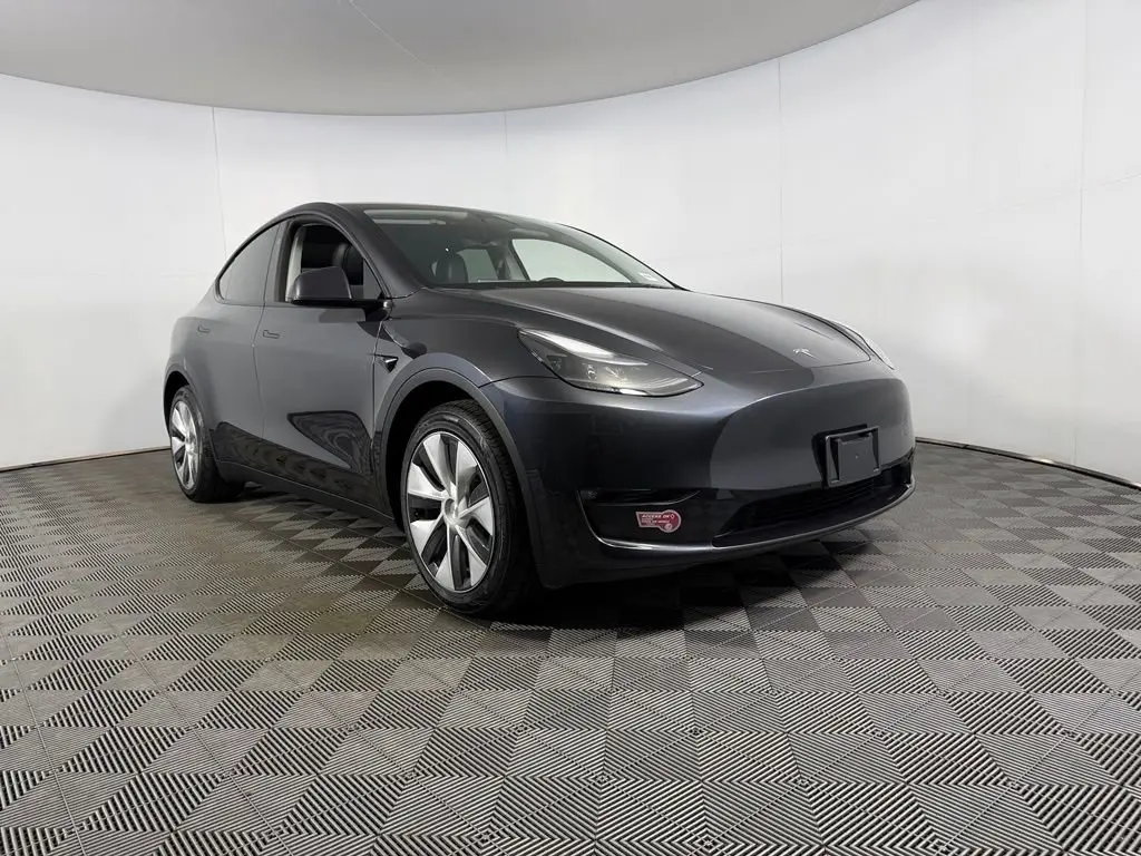2024 Tesla Model Y Long Range Dual Motor All-Wheel Drive photo 3