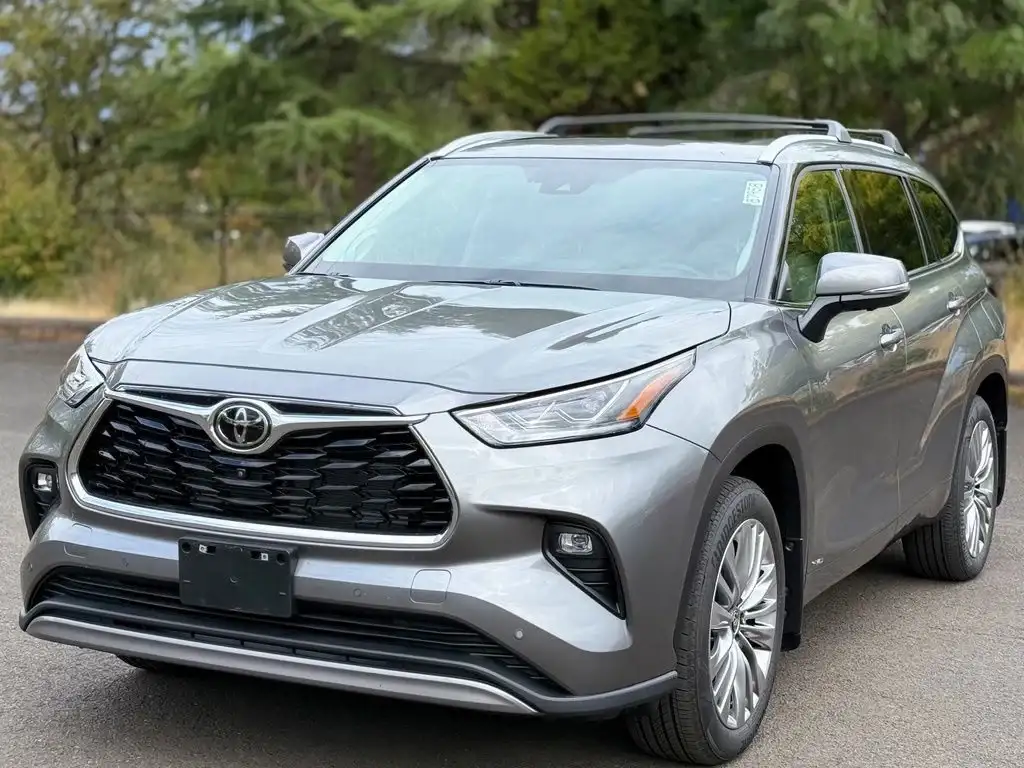 2026 Toyota Highlander Hybrid Platinum AWD's photo