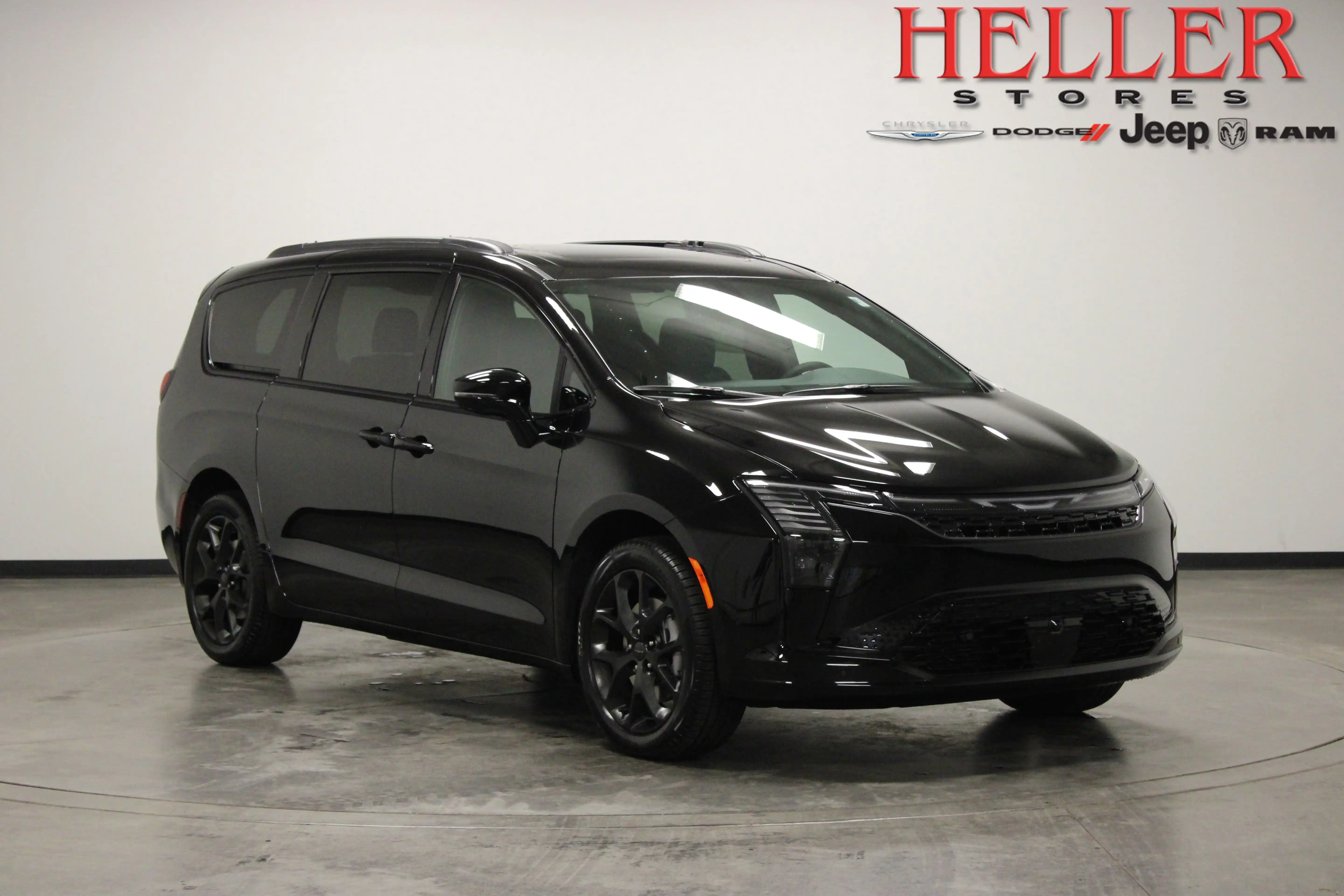 2027 Chrysler Pacifica Limited AWD's photo