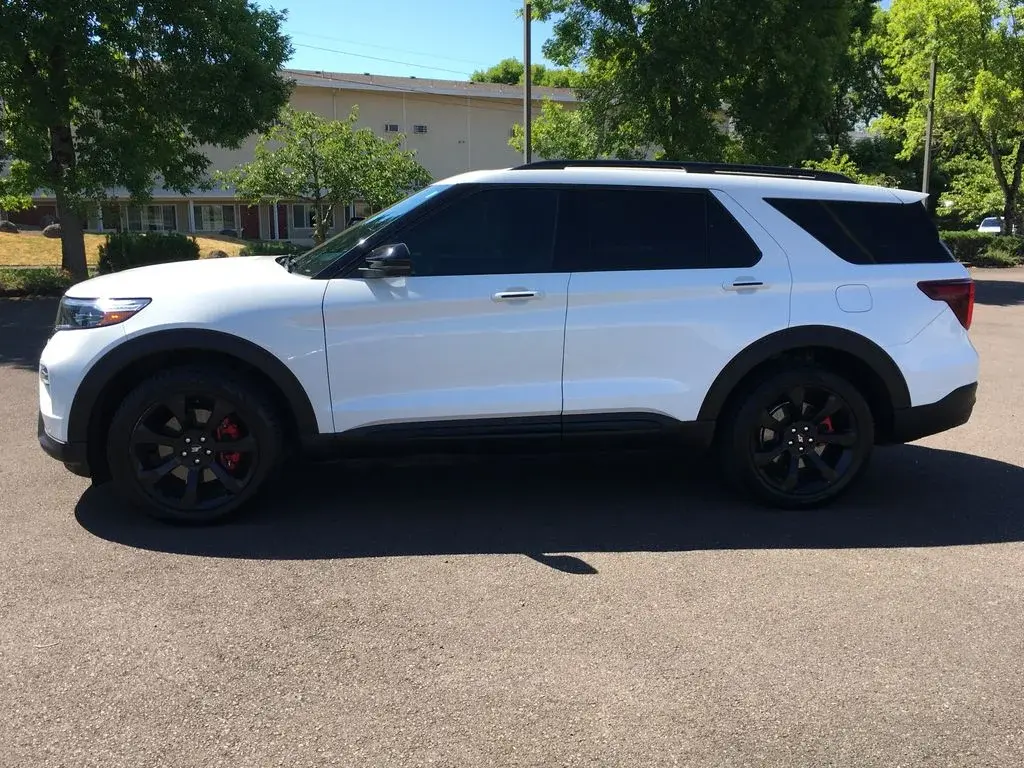 2020 Ford Explorer ST 4WD photo 3