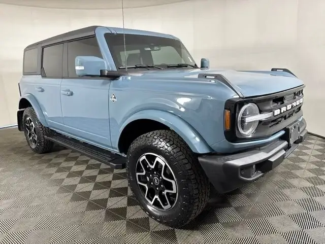 2023 Ford Bronco Outer Banks 4x4 photo 1