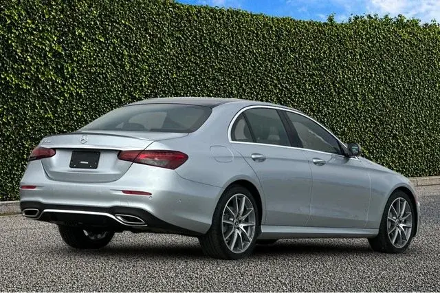 2022 Mercedes-Benz E-Class E350 photo 4