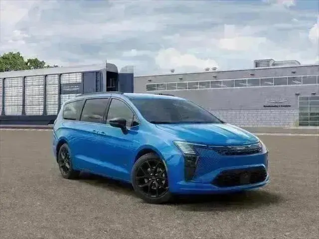2027 Chrysler Pacifica Select photo 3