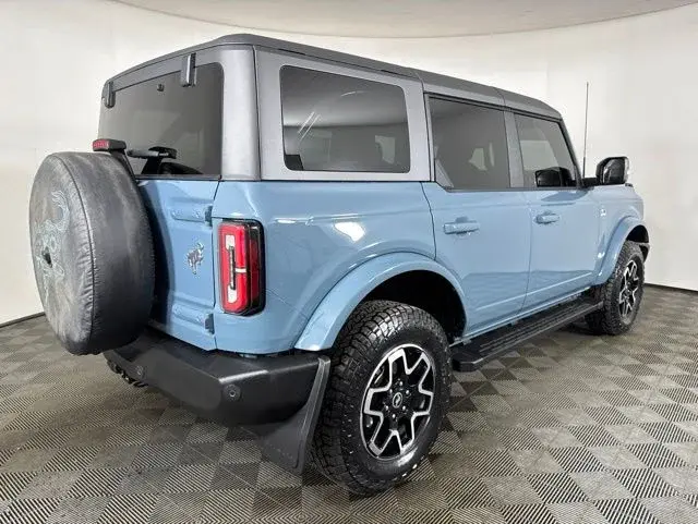 2023 Ford Bronco Outer Banks 4x4 photo 3