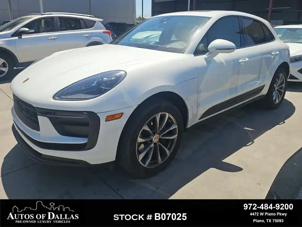 2024 Porsche Macan T's photo