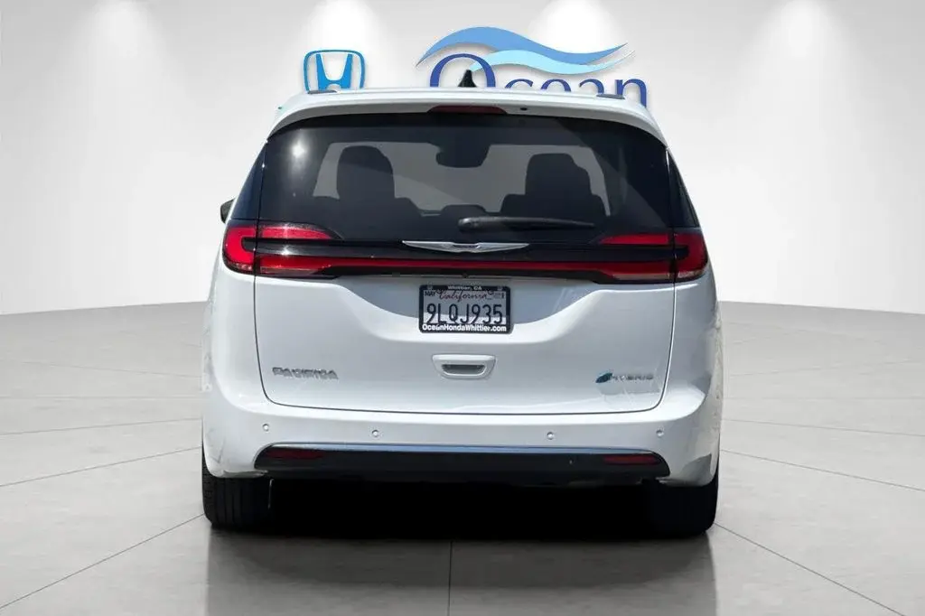 2024 Chrysler Pacifica Hybrid PHEV Select photo 5