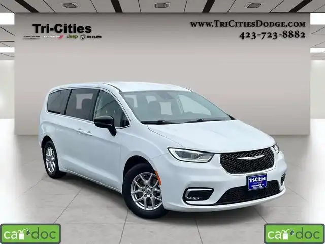 2024 Chrysler Pacifica Touring L's photo