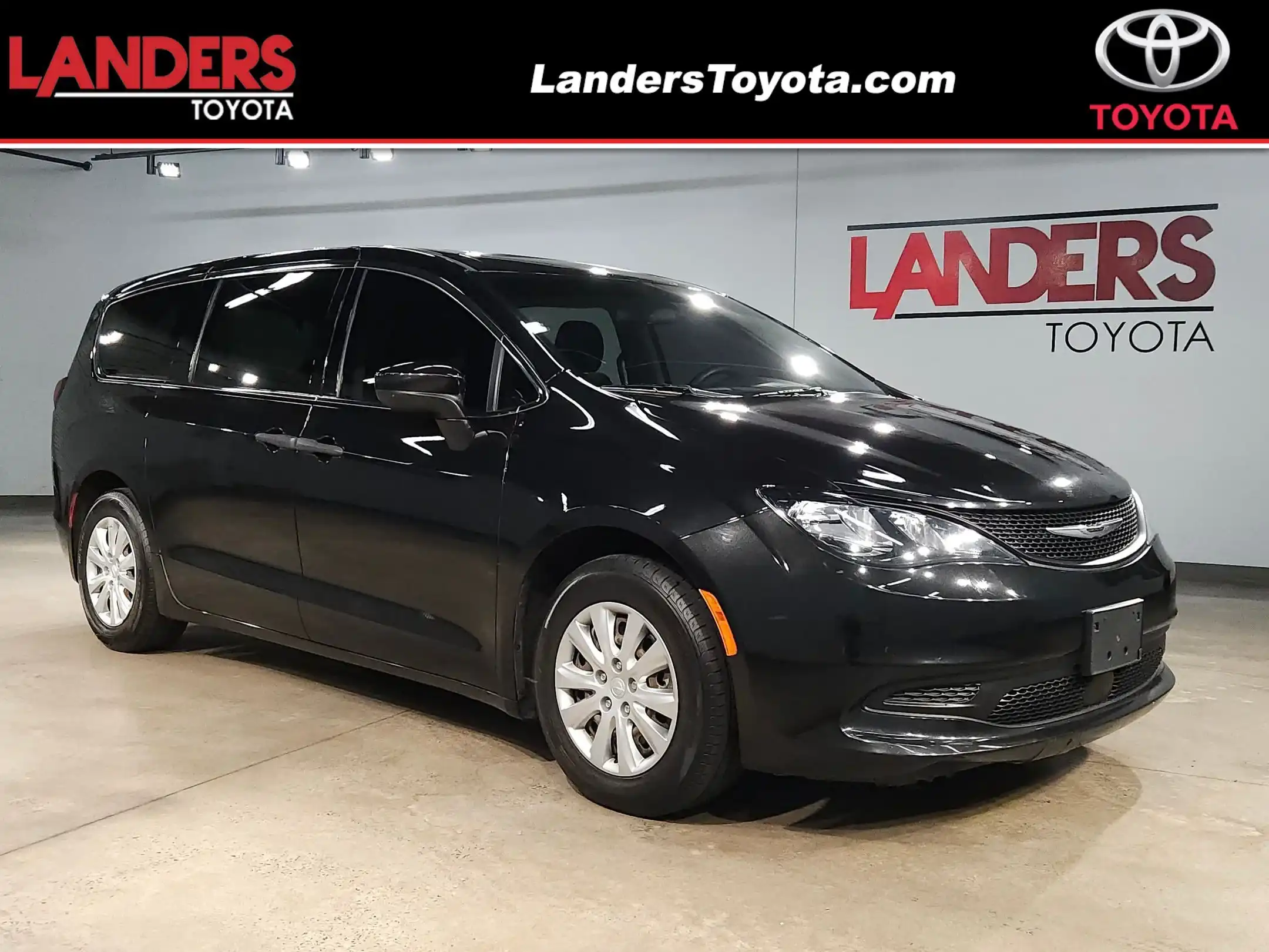 2021 Chrysler Voyager L's photo