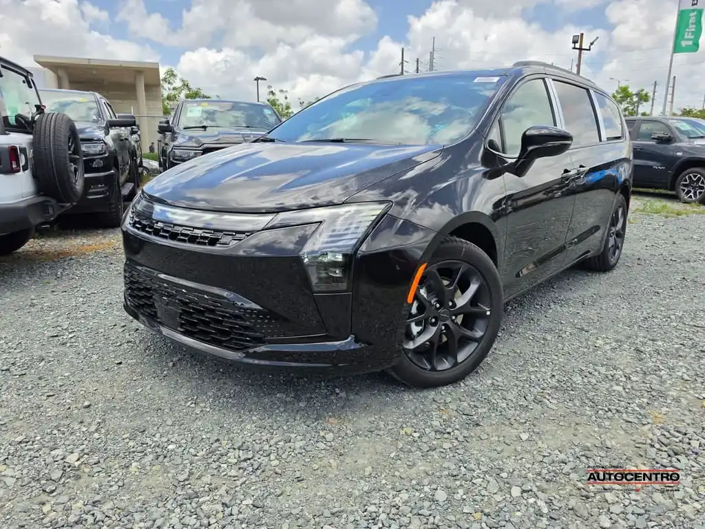 2027 Chrysler Pacifica Limited's photo