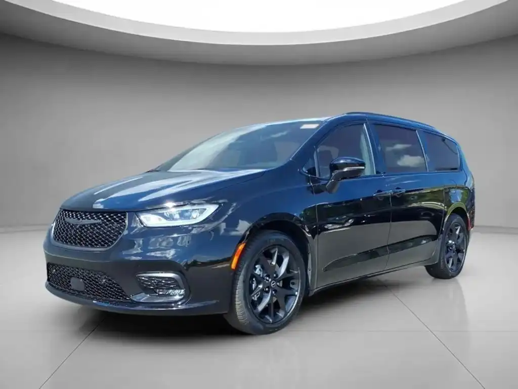 2026 Chrysler Pacifica Limited's photo
