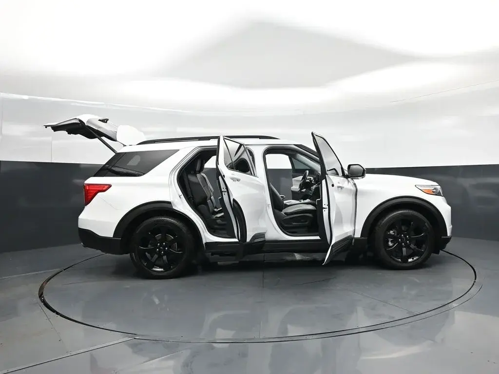 2021 Ford Explorer XLT RWD photo 4