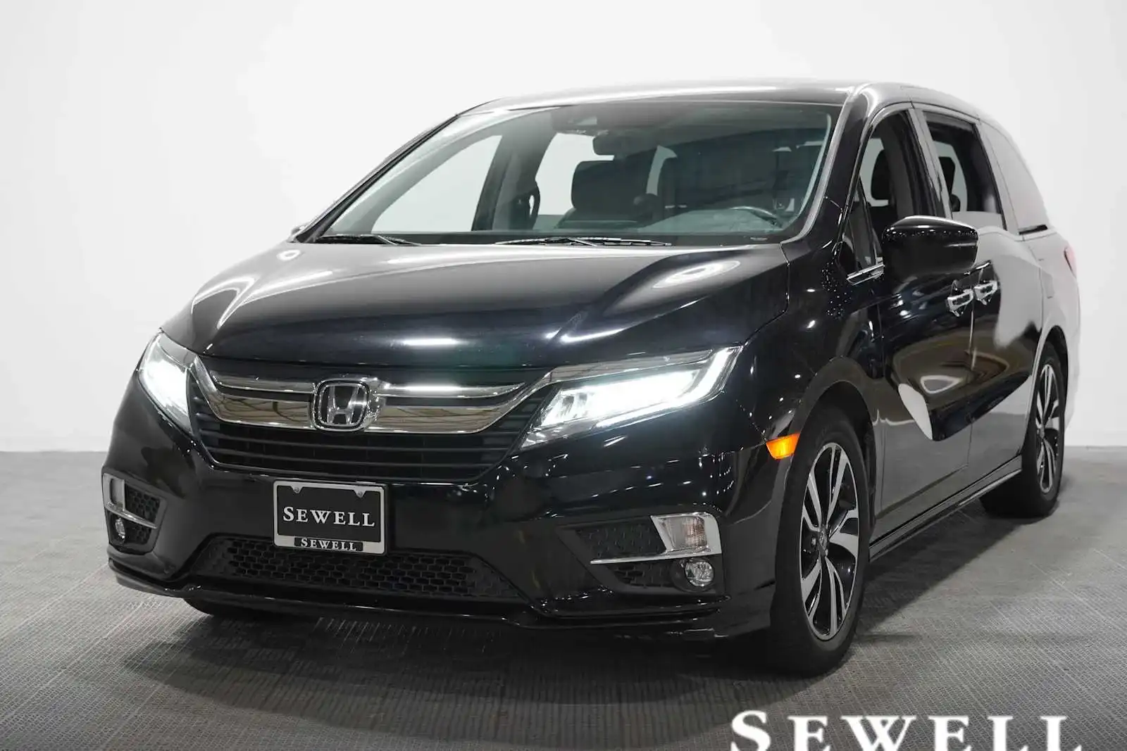 2020 Honda Odyssey Elite's photo