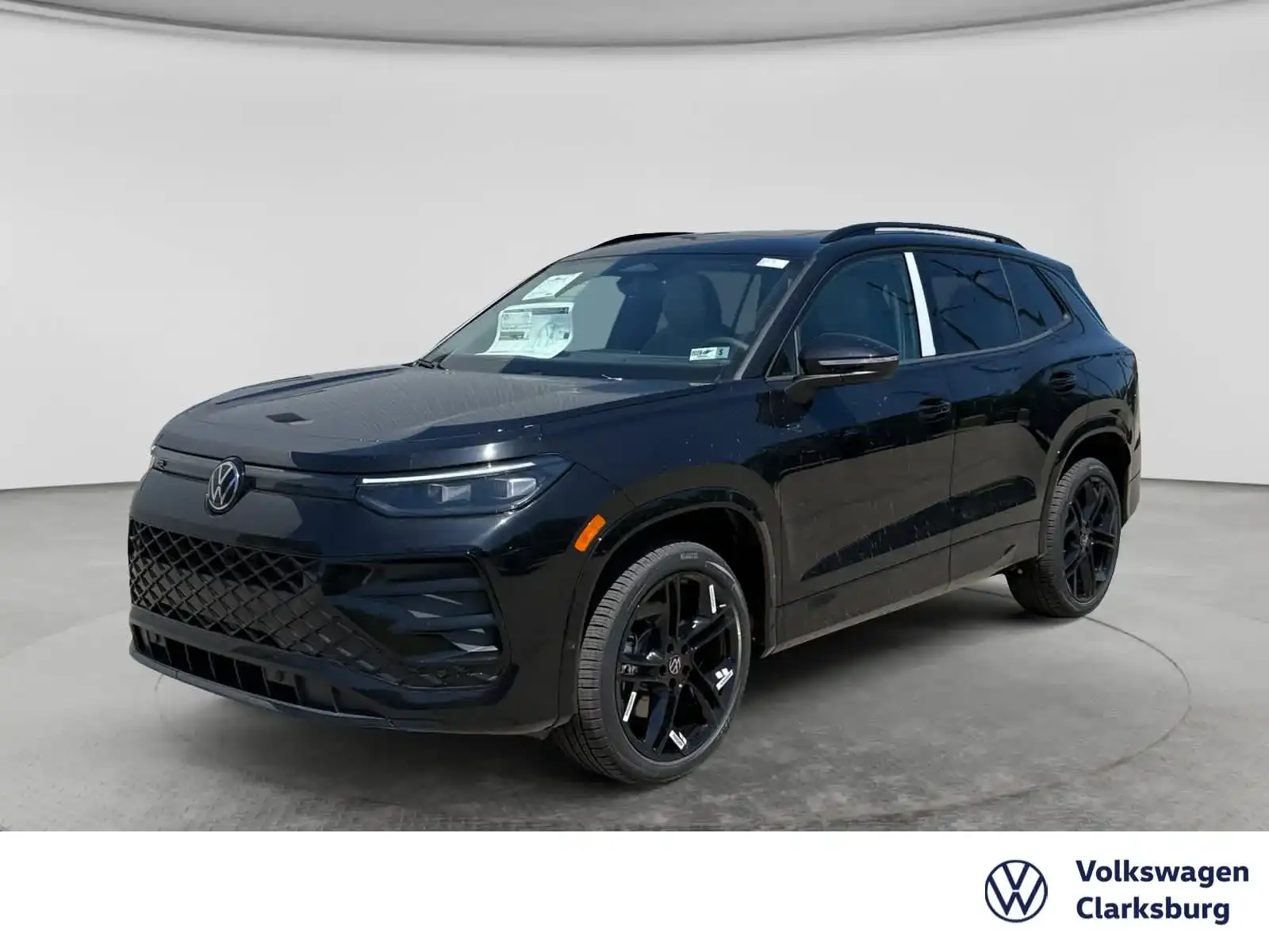 2026 Volkswagen Tiguan 2.0T SE R-Line Black 4Motion's photo