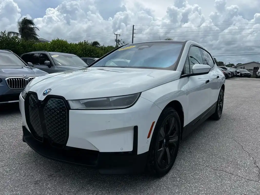 2024 BMW iX xDrive50's photo
