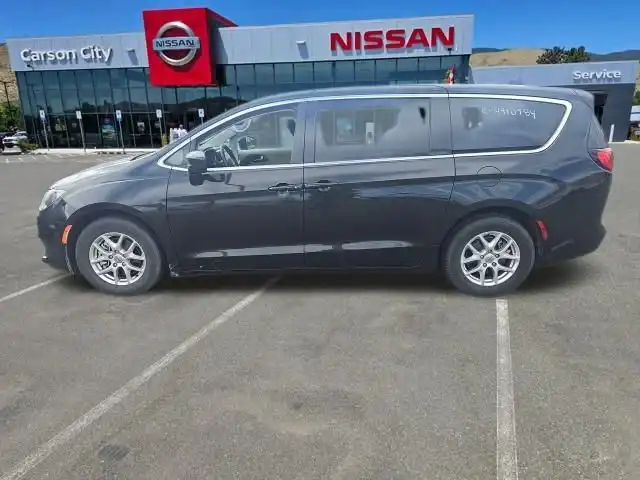2023 Chrysler Voyager LX's photo
