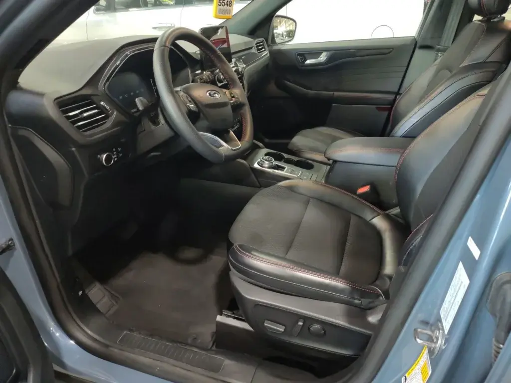 2026 Ford Escape ST-Line AWD photo 5