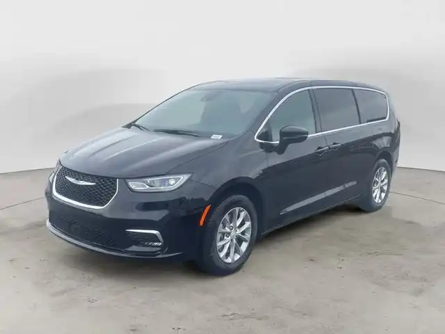 2026 Chrysler Pacifica Select AWD's photo