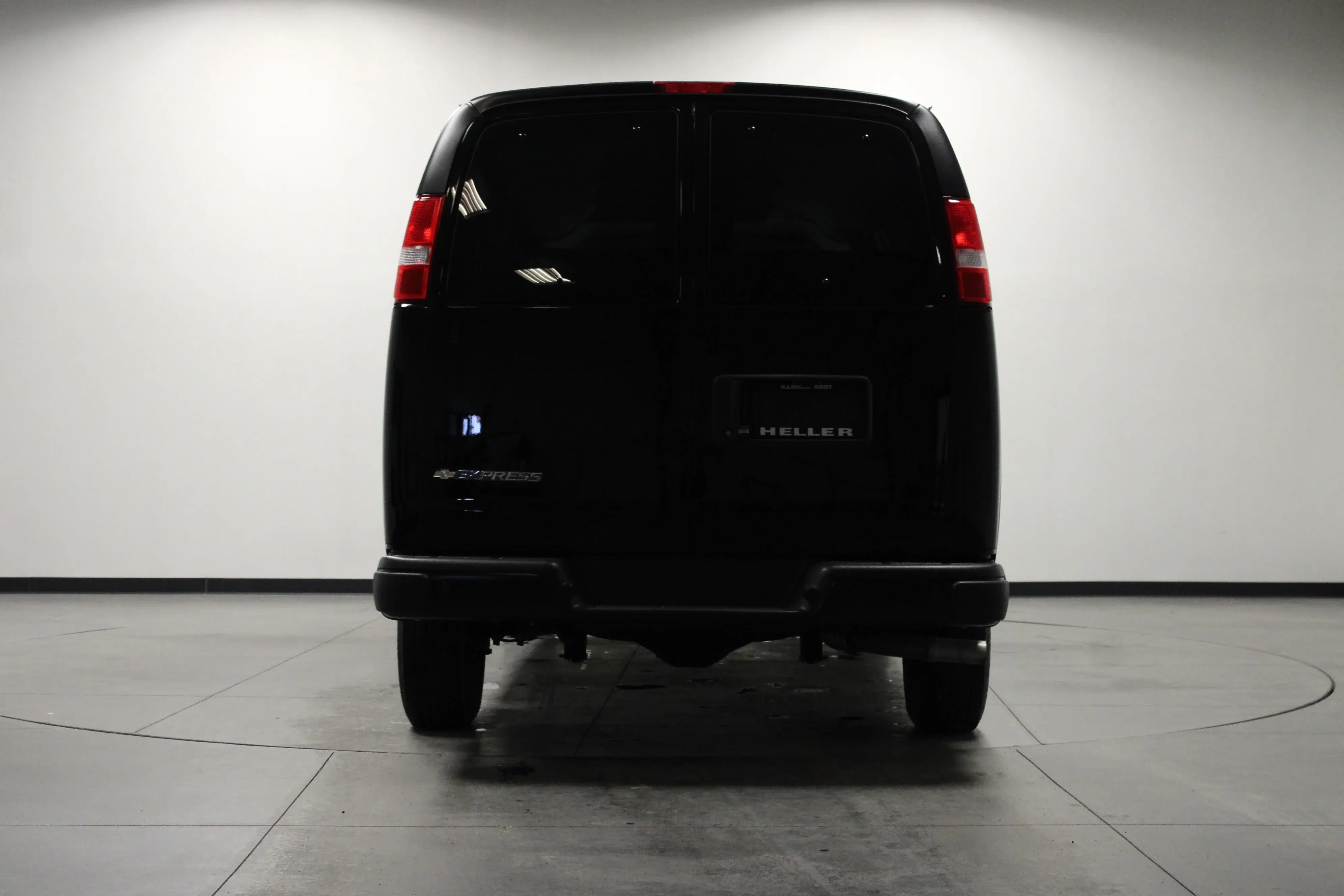 2025 Chevrolet Express 3500 LS Extended photo 5