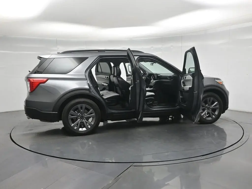 2021 Ford Explorer XLT RWD photo 4