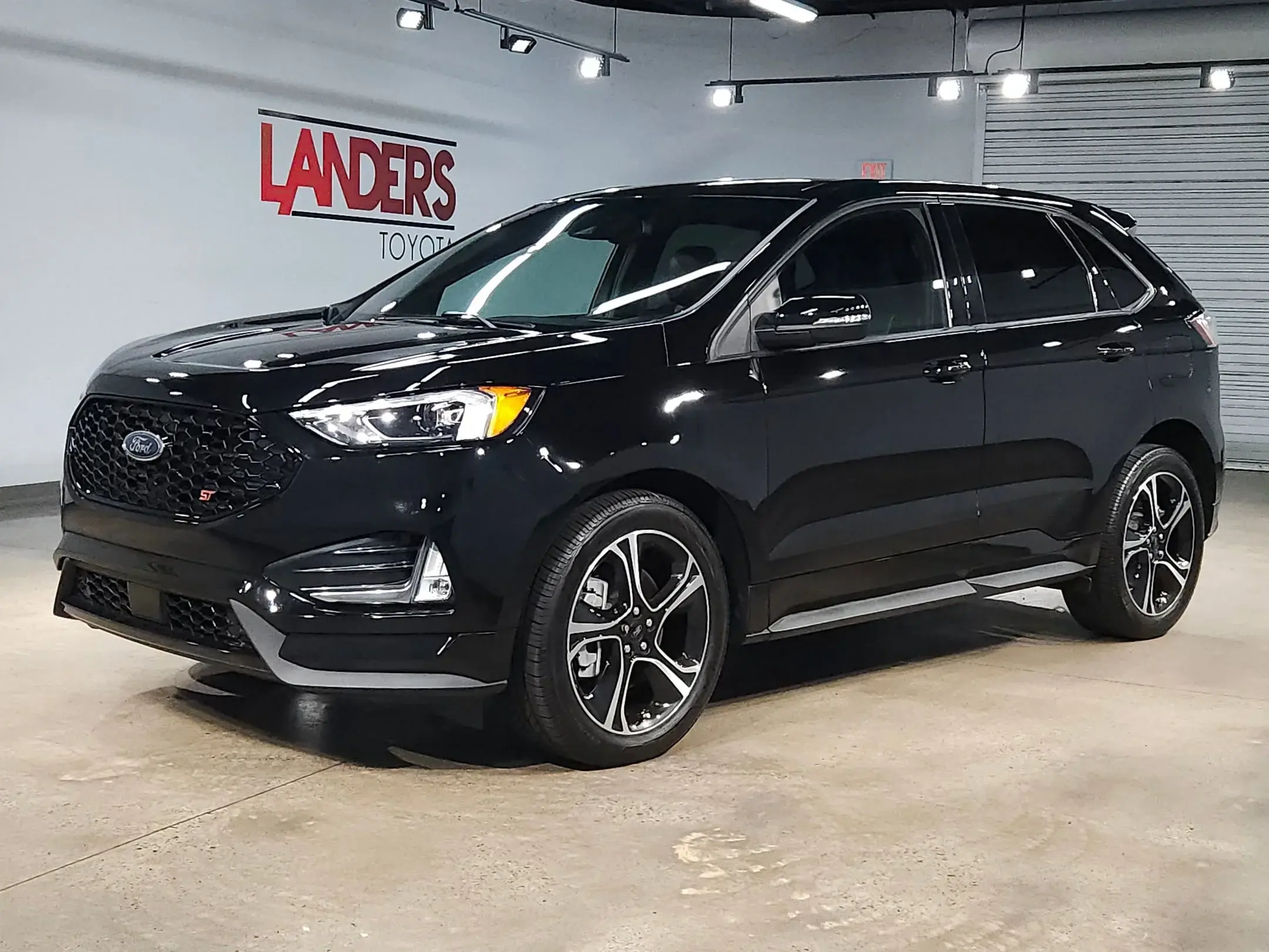 2023 Ford Edge ST AWD photo 3