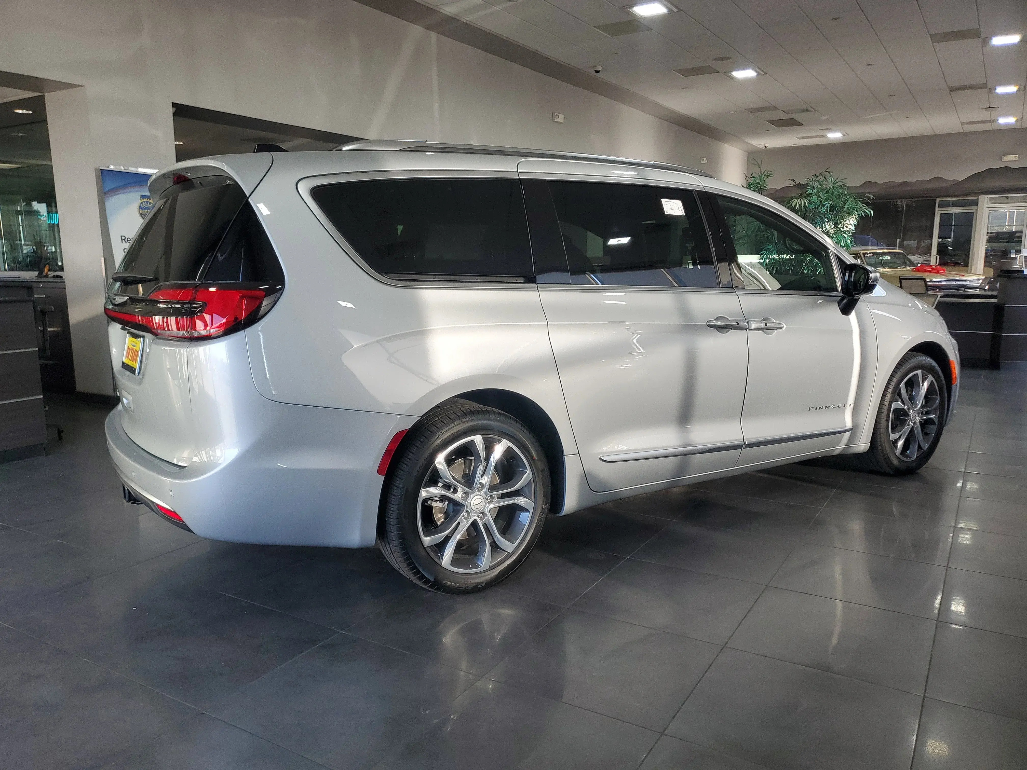 2026 Chrysler Pacifica Pinnacle photo 3