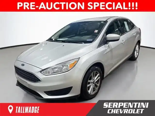 2018 Ford Focus SE Sedan's photo