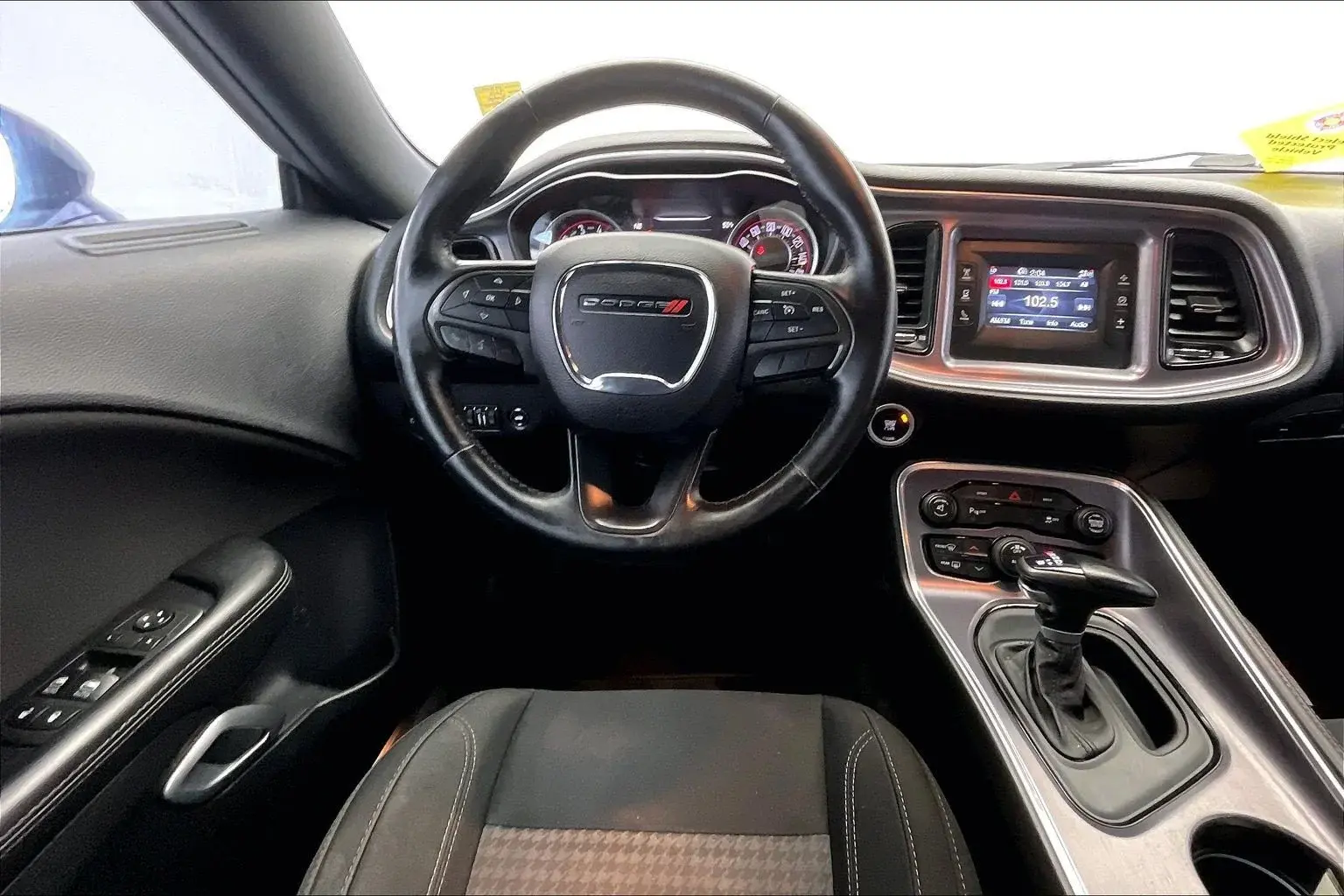 2015 Dodge Challenger SXT photo 4