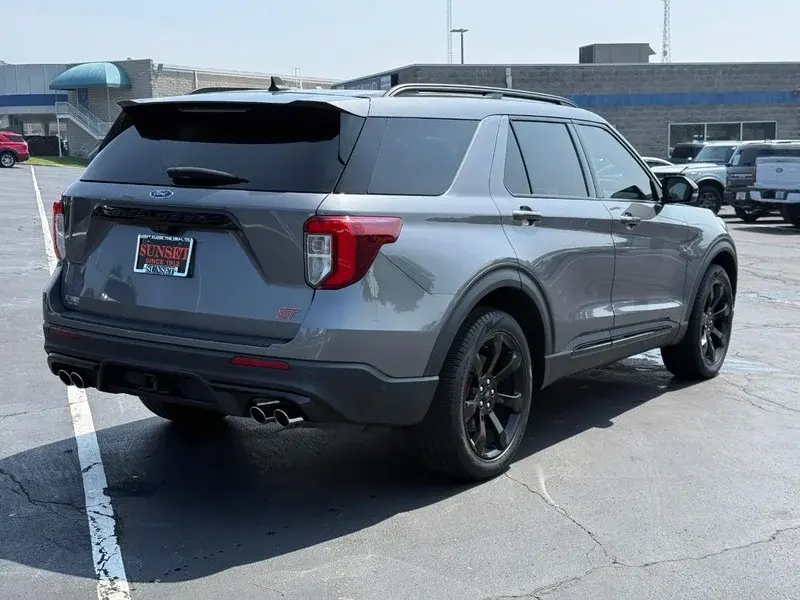2022 Ford Explorer ST 4WD photo 3