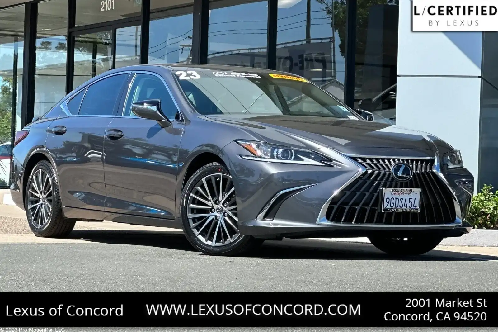 2023 Lexus ES 300h 300h's photo