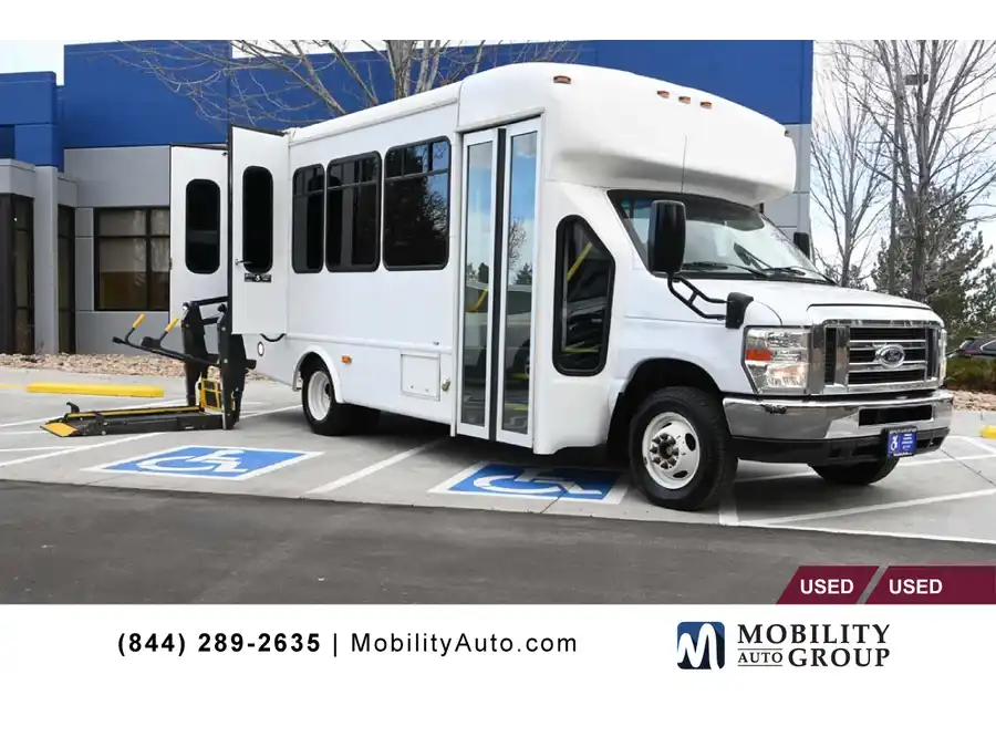 2016 Ford E-Series SRW E-350 Super Duty 138 in WB's photo