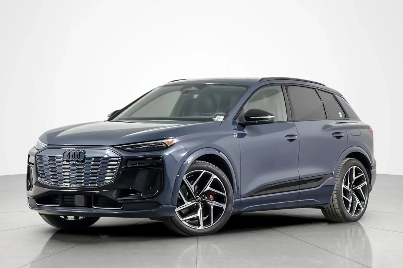 2025 Audi SQ6 e-tron Premium Plus quattro's photo