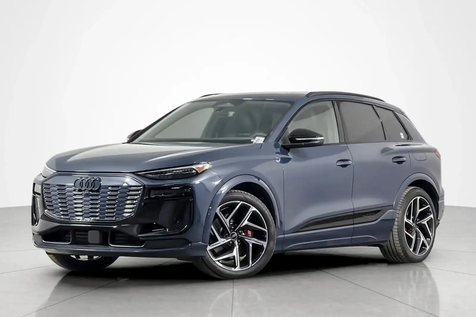 2025 Audi SQ6 e-tron Premium Plus quattro's photo
