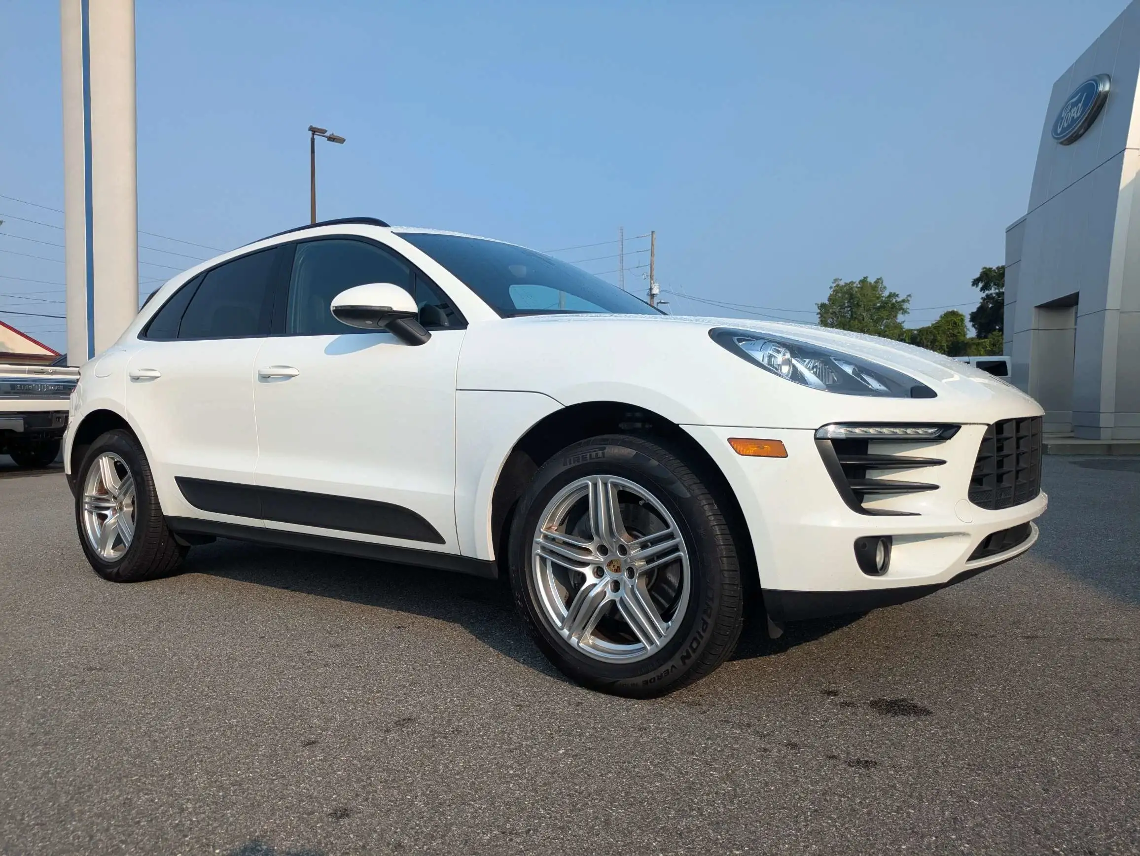 2018 Porsche Macan Base photo 1