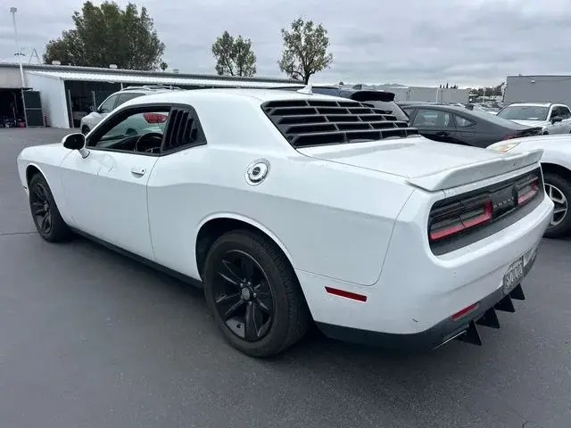2019 Dodge Challenger SXT Auto photo 4
