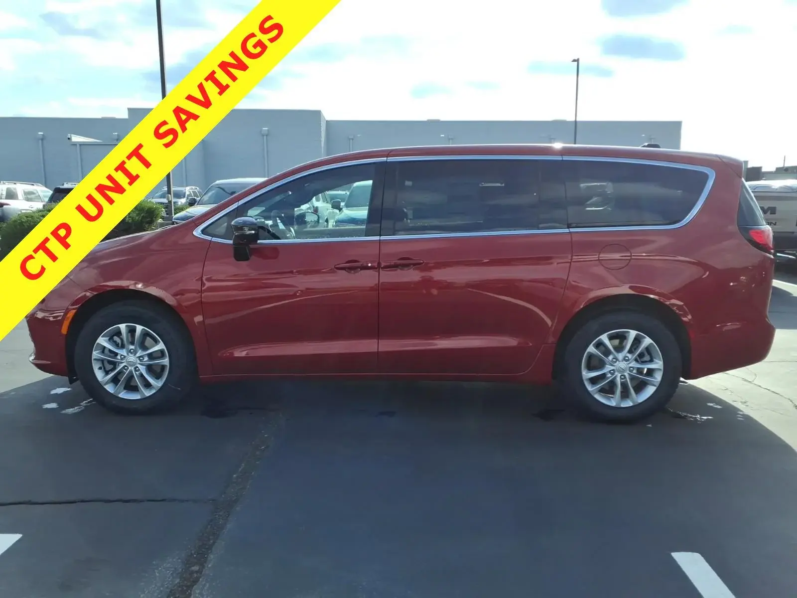 2026 Chrysler Pacifica Select AWD photo 3