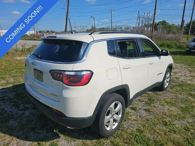 2017 Jeep Compass Latitude 4WD photo 3