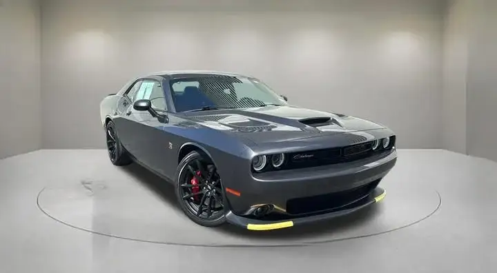 2023 Dodge Challenger R/T Scat Pack photo 1