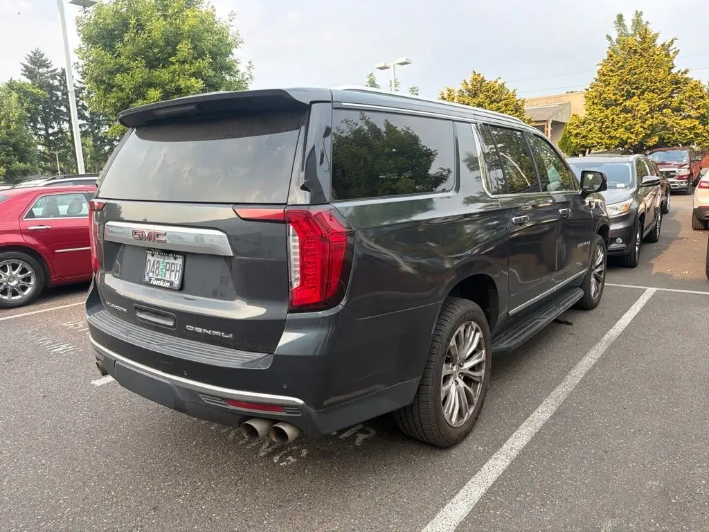 2021 GMC Yukon Denali AWD photo 4