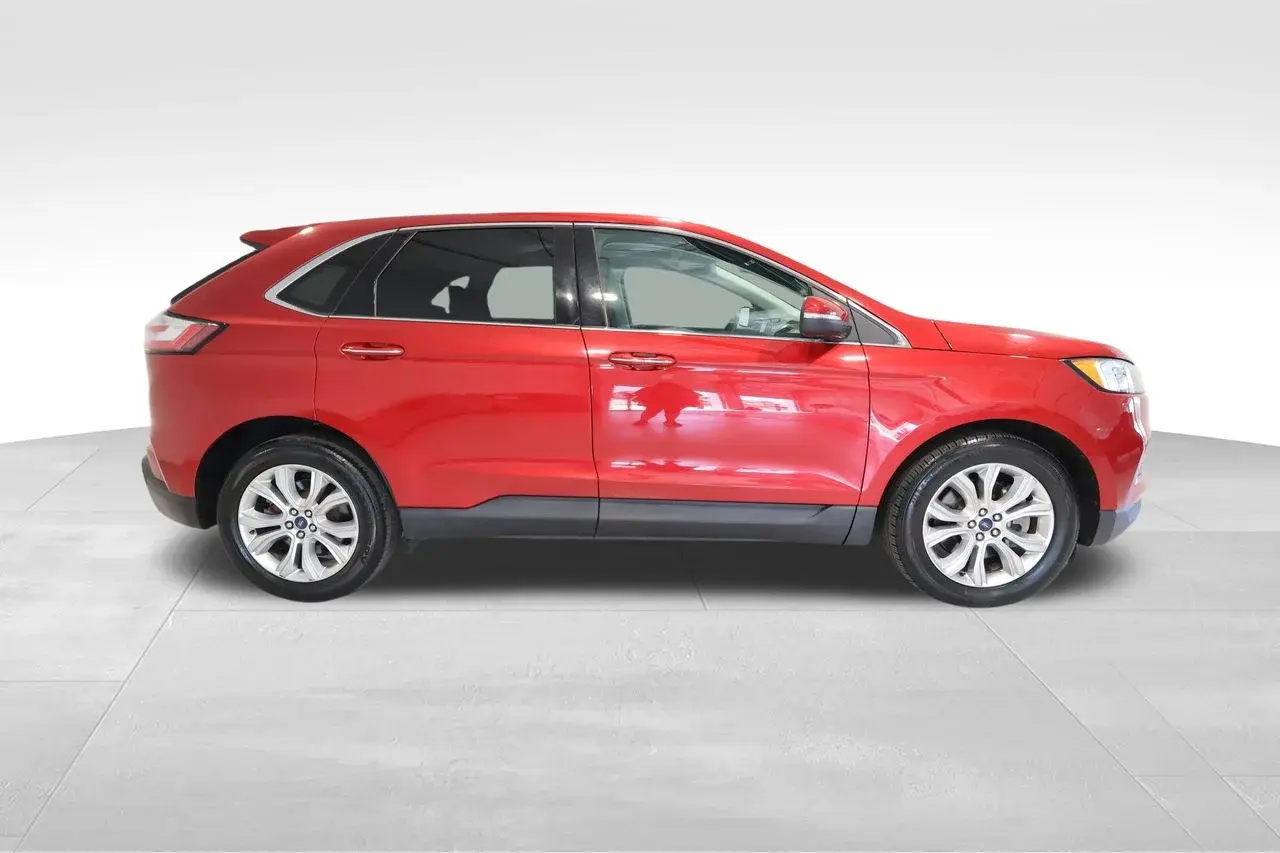 2021 Ford Edge Titanium AWD photo 4