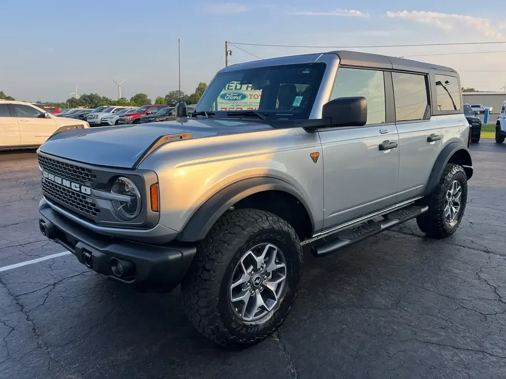 2023 Ford Bronco Badlands 4x4 photo 1
