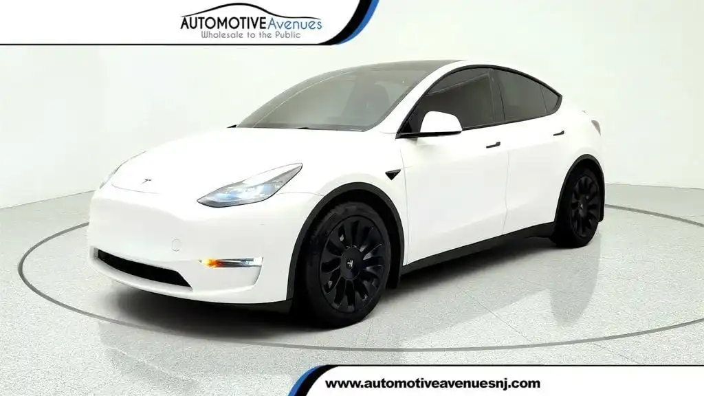 2023 Tesla Model Y Performance Dual Motor All-Wheel Drive's photo
