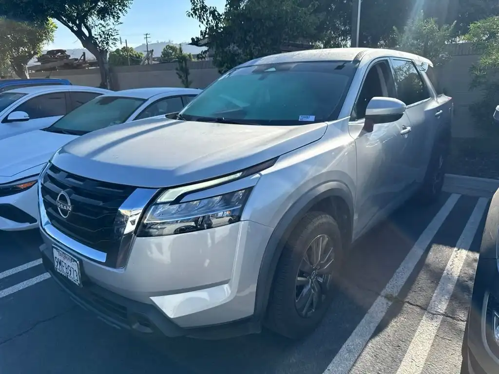 2022 Nissan Pathfinder S 2WD's photo