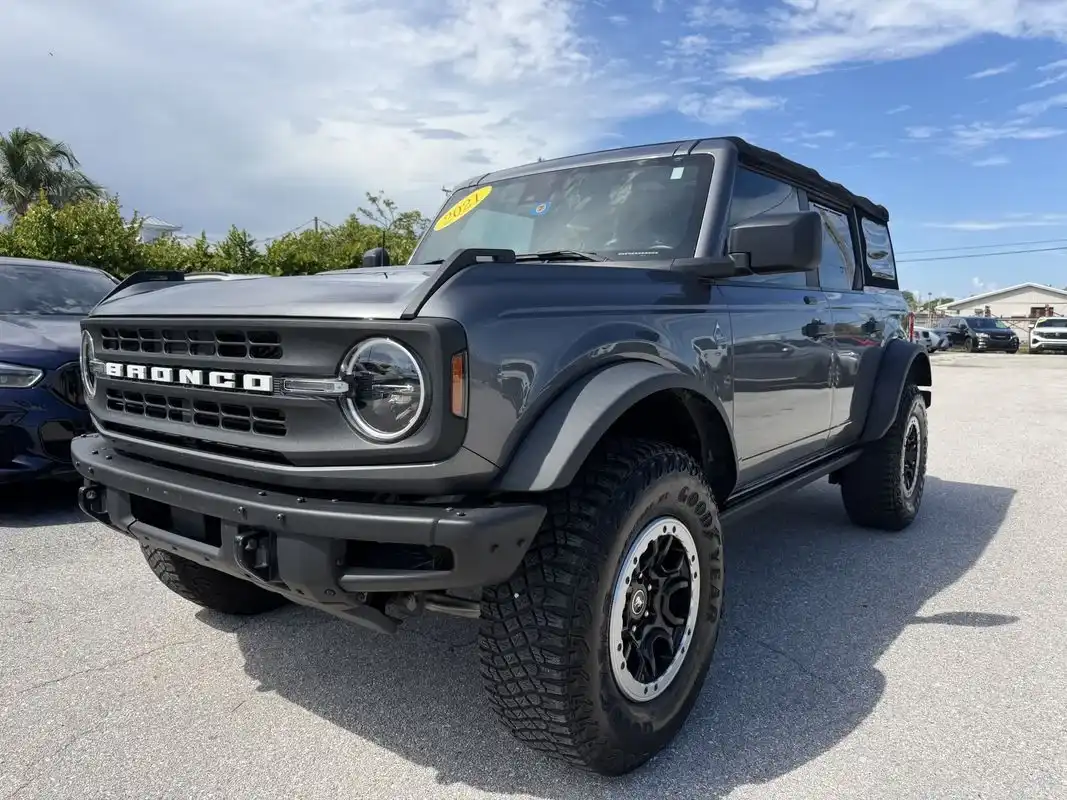 2021 Ford Bronco Black Diamond 4WD Advanced's photo