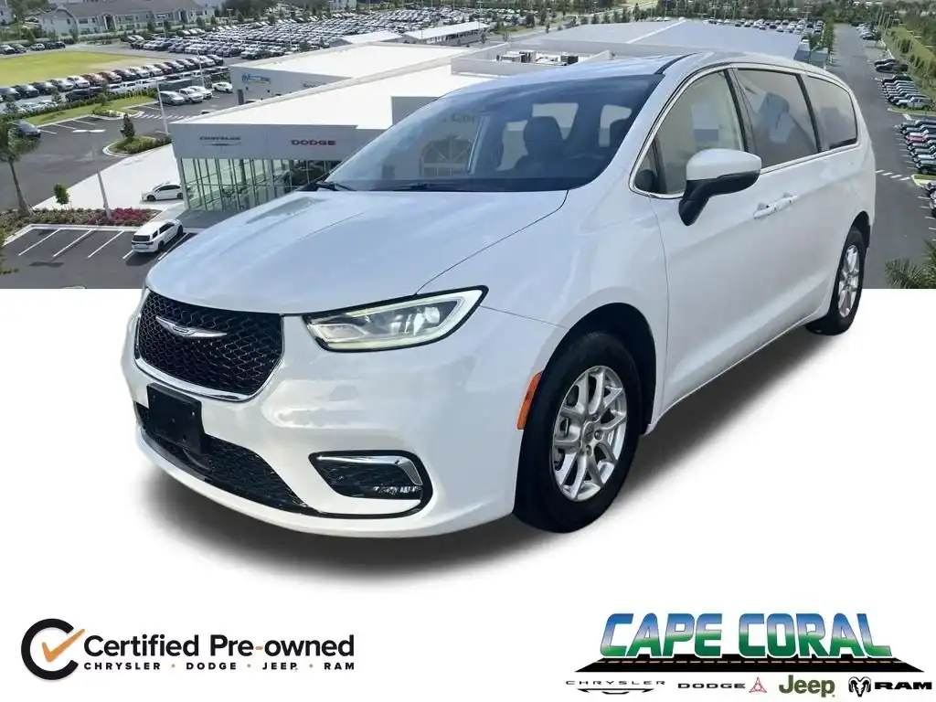 2023 Chrysler Pacifica Touring L's photo
